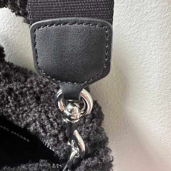 Marc Jacobs The Teddy Crossbody Tote Bag Black (mini) - Picture 10 of 11